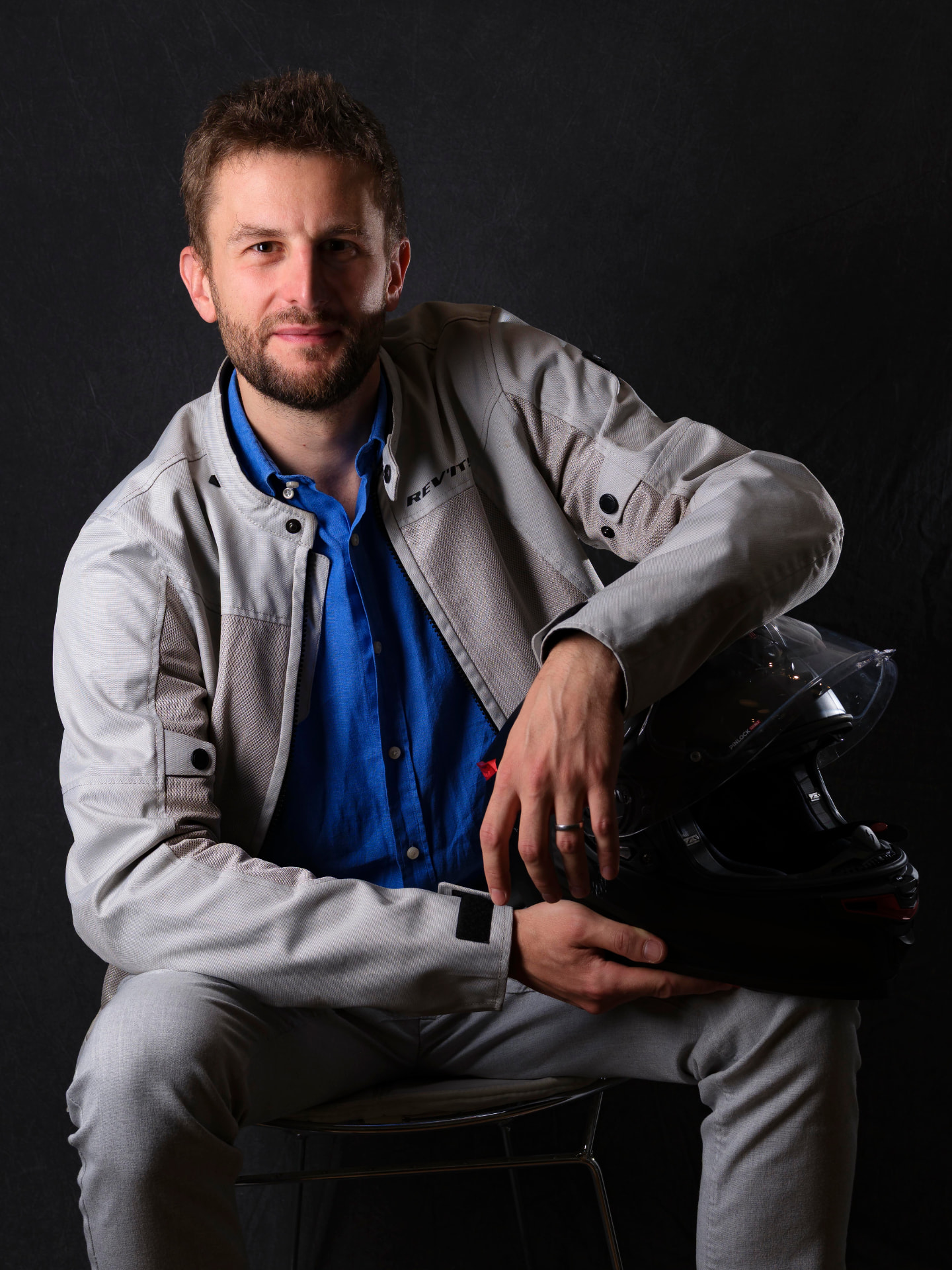 Le Dr Merlini avec son casque de moto